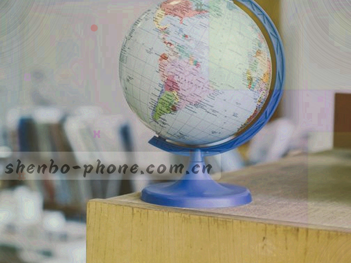 深紫背景上三组发光节点由细线连接的抽象协作示意